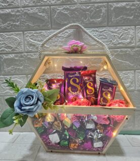 Hexagonal wooden basket